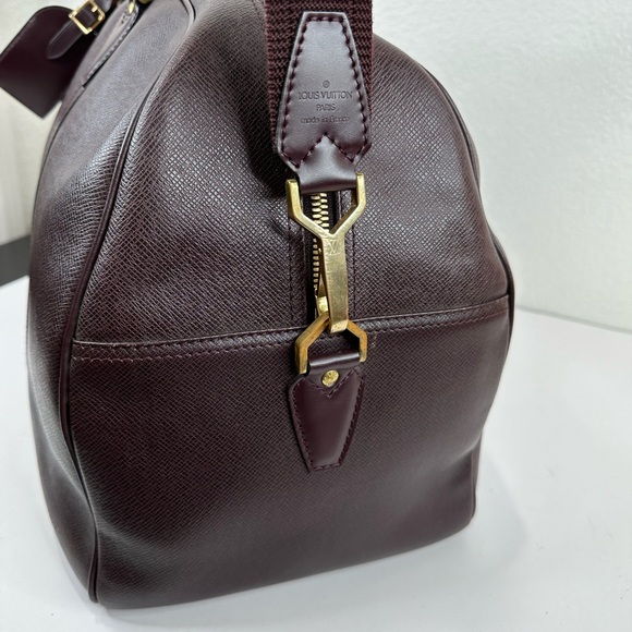 LV38 LOUIS VUITTON Taiga travel bag with strap - Picture 5 of 14